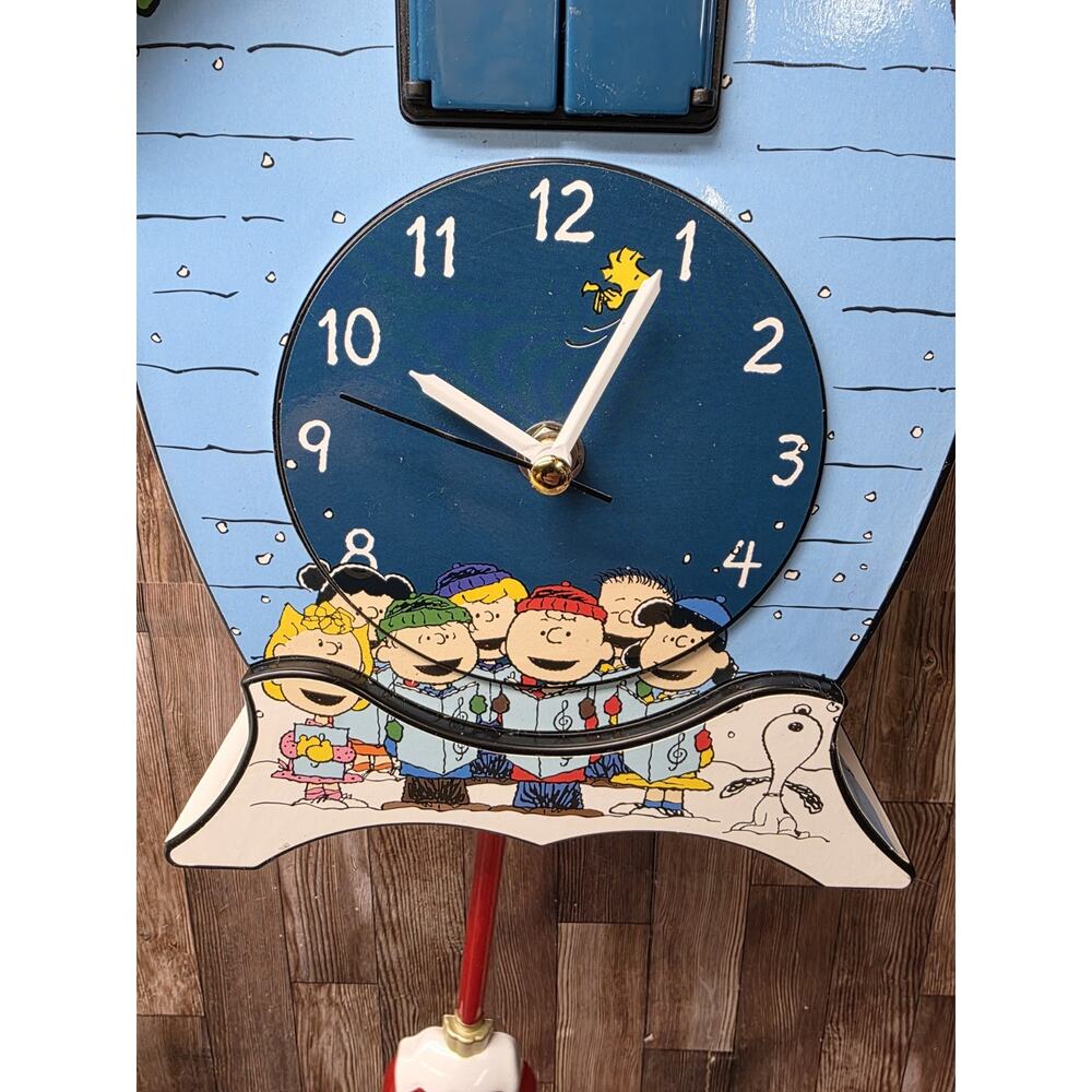 Peanuts Gang Snoopy Linus Lucy ICY Blue 17 X 9 Christmas Cuckoo Clock - Picture 5 of 6